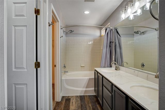 10202 Deep Glen Street, Las Vegas, NV 89178