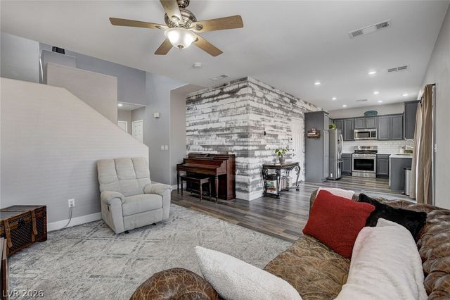 10202 Deep Glen Street, Las Vegas, NV 89178