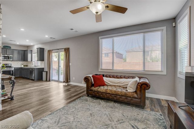 10202 Deep Glen Street, Las Vegas, NV 89178