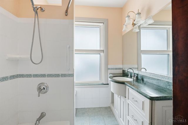 567 Howell Avenue, Cincinnati, OH 45220