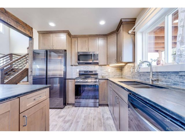 102 Yucca Ln, Westcliffe, CO 81252