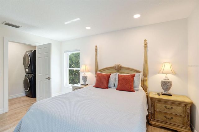 38 W BAY STREET, Osprey, FL 34229