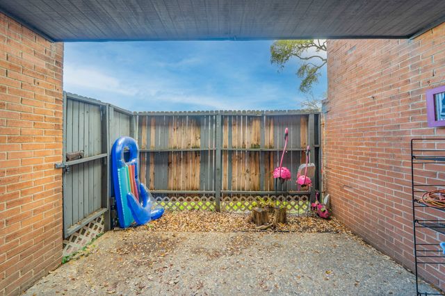 558 E Avenue J B, Grand Prairie, TX 75050