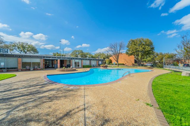 558 E Avenue J B, Grand Prairie, TX 75050