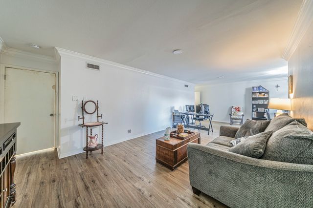 558 E Avenue J B, Grand Prairie, TX 75050