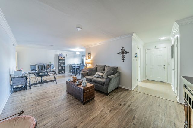 558 E Avenue J B, Grand Prairie, TX 75050