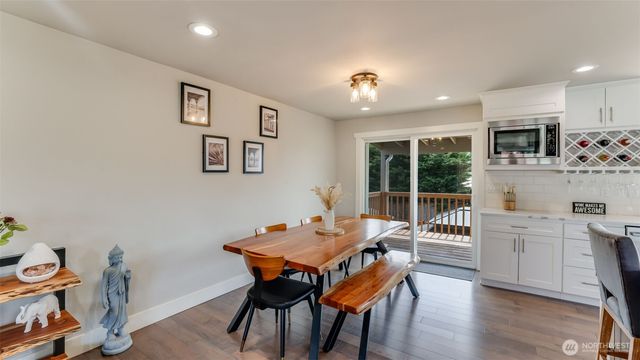 950 Anacortes Court NE, Renton, WA 98059