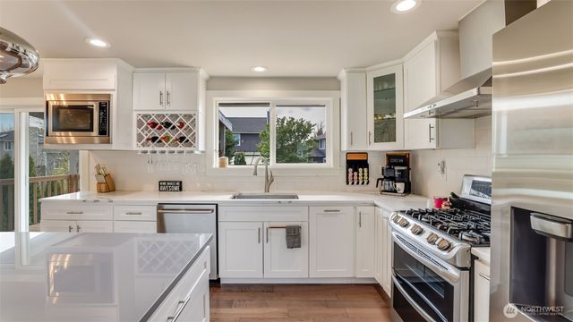 950 Anacortes Court NE, Renton, WA 98059