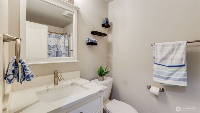 950 Anacortes Court NE, Renton, WA 98059