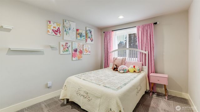 950 Anacortes Court NE, Renton, WA 98059