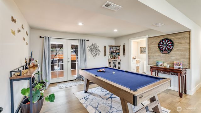 950 Anacortes Court NE, Renton, WA 98059