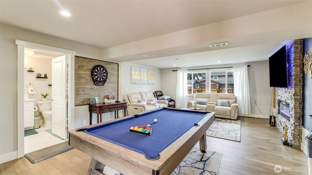 950 Anacortes Court NE, Renton, WA 98059