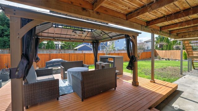 950 Anacortes Court NE, Renton, WA 98059