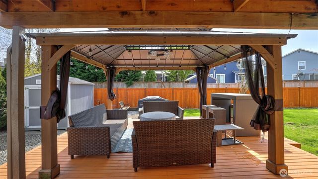 950 Anacortes Court NE, Renton, WA 98059