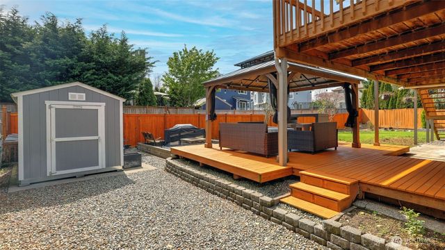 950 Anacortes Court NE, Renton, WA 98059