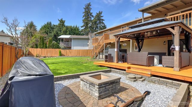 950 Anacortes Court NE, Renton, WA 98059