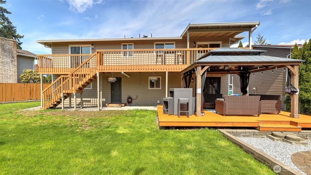 950 Anacortes Court NE, Renton, WA 98059