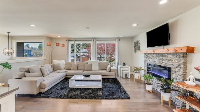 950 Anacortes Court NE, Renton, WA 98059