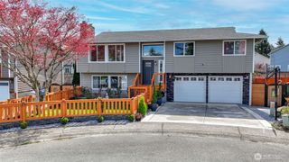 950 Anacortes Court NE, Renton, WA 98059