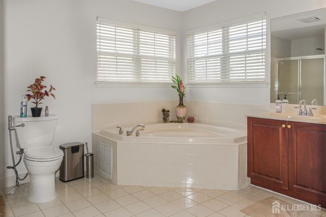 22 Ginger Drive, Edison, NJ 08837