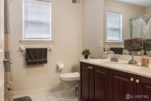 22 Ginger Drive, Edison, NJ 08837