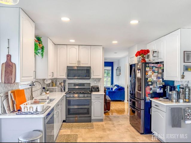 22 Ginger Drive, Edison, NJ 08837