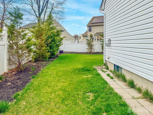 22 Ginger Drive, Edison, NJ 08837