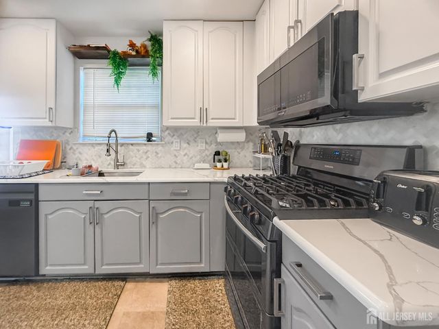 22 Ginger Drive, Edison, NJ 08837