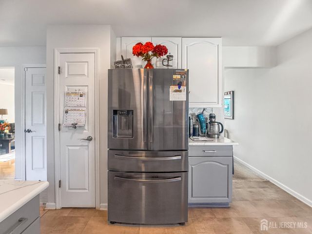 22 Ginger Drive, Edison, NJ 08837