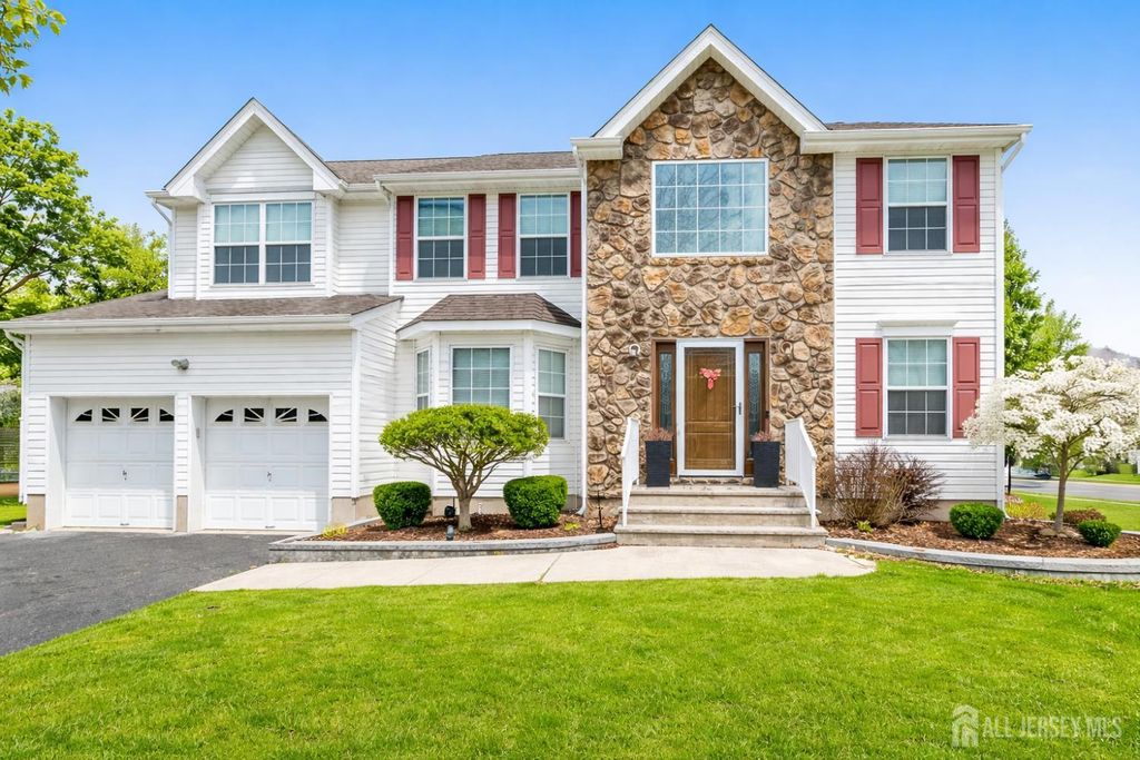 22 Ginger Drive, Edison, NJ 08837