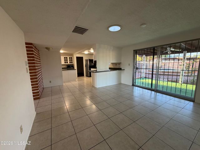 8175 E 20th Street, Tucson, AZ 85710