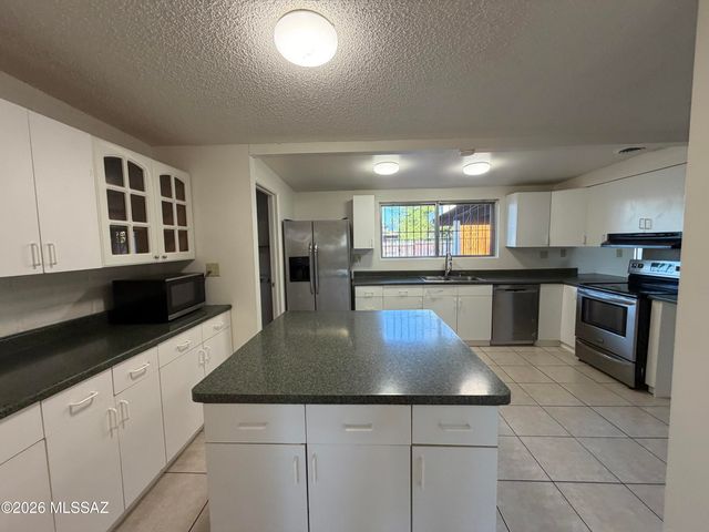 8175 E 20th Street, Tucson, AZ 85710