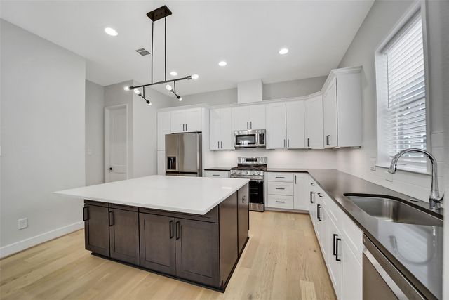 2206 Lou Ellen Lane C, Houston, TX 77018