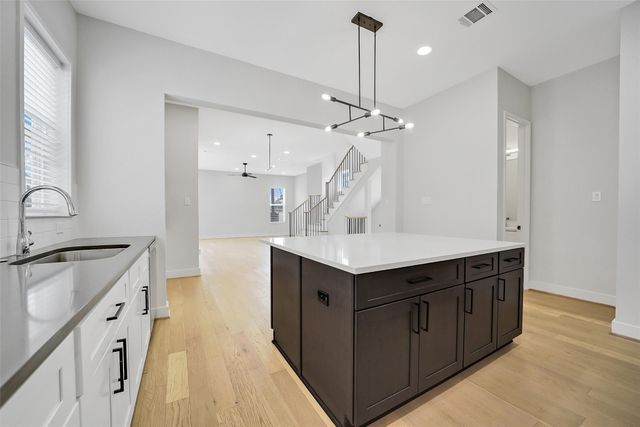 2206 Lou Ellen Lane C, Houston, TX 77018