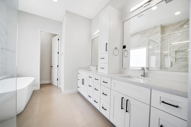 2206 Lou Ellen Lane C, Houston, TX 77018