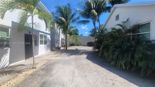 1335 SW 8th St 3, Miami, FL 33135