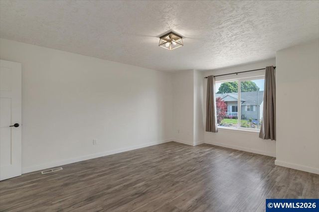 767 Mule Deer St NW, Salem, OR 97304