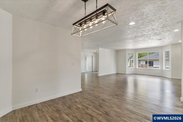 767 Mule Deer St NW, Salem, OR 97304