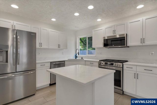 767 Mule Deer St NW, Salem, OR 97304