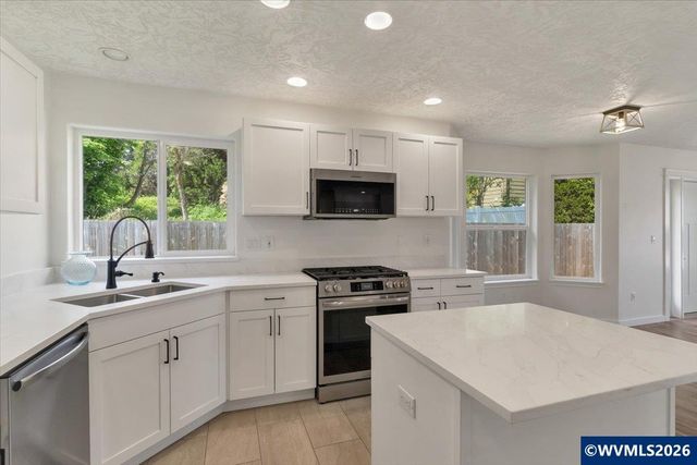 767 Mule Deer St NW, Salem, OR 97304