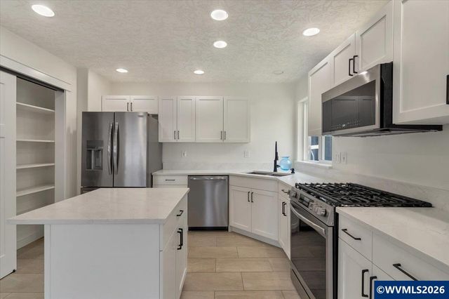 767 Mule Deer St NW, Salem, OR 97304