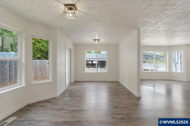 767 Mule Deer St NW, Salem, OR 97304