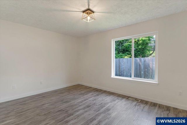 767 Mule Deer St NW, Salem, OR 97304