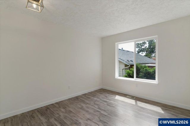 767 Mule Deer St NW, Salem, OR 97304