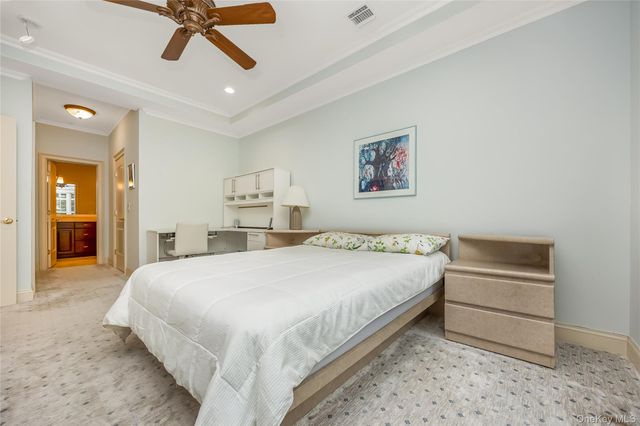 246 Roosevelt Way 11103, Westbury, NY 11590