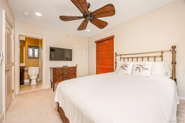 246 Roosevelt Way 11103, Westbury, NY 11590