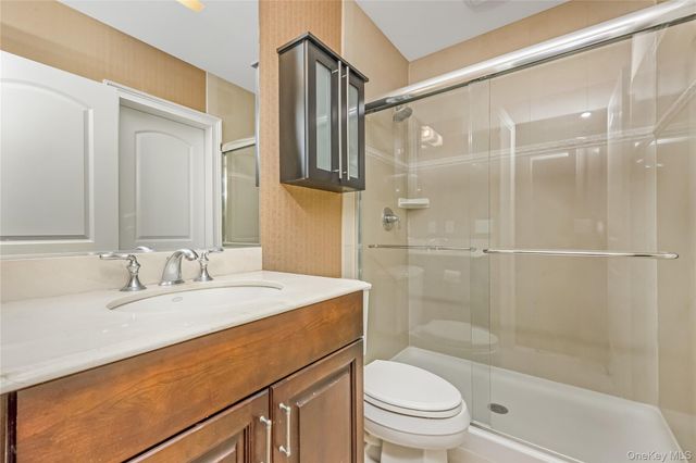 246 Roosevelt Way 11103, Westbury, NY 11590