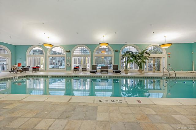 246 Roosevelt Way 11103, Westbury, NY 11590