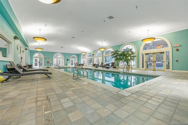 246 Roosevelt Way 11103, Westbury, NY 11590