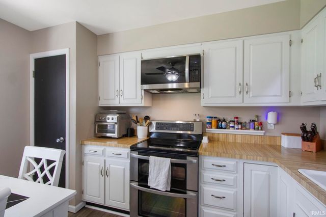 4201 Spring Valley Road, Evansville, IN 47715